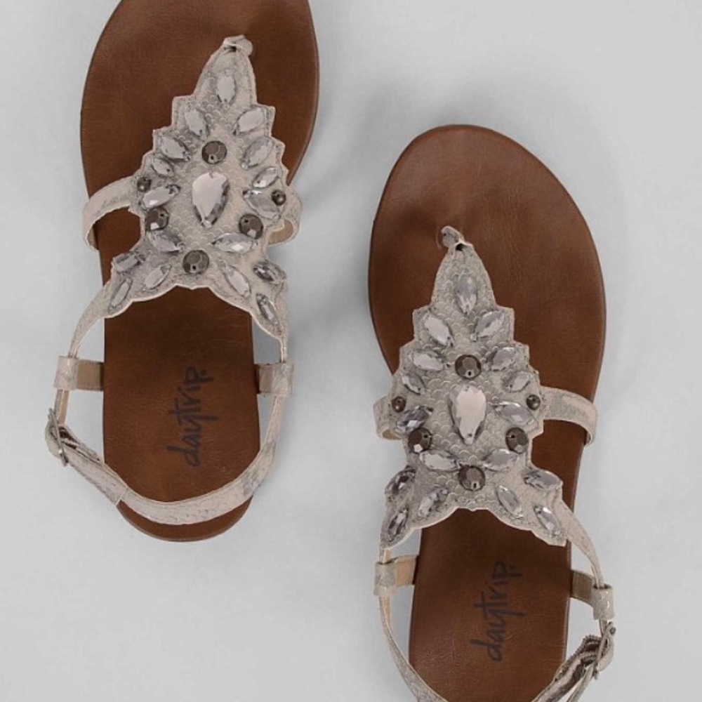 Not for Sale! ISO Daytrip Sandals Size 7